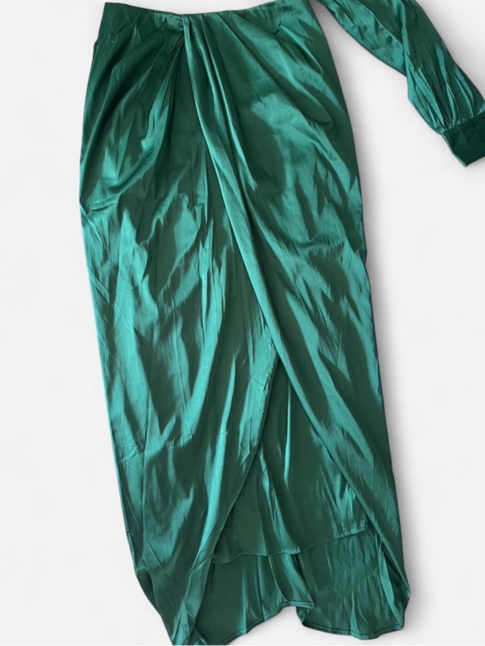 Fashion Nova Satin Emerald Green Skirt Set - Picture 5 of 6